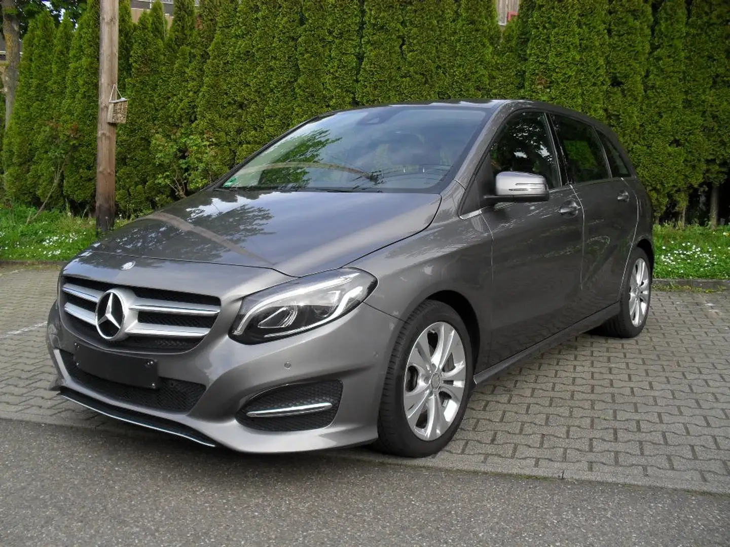 Mercedes-Benz B 200 (BlueEFFICIENCY) 7G-DCT Sports Tourer Grijs - 1