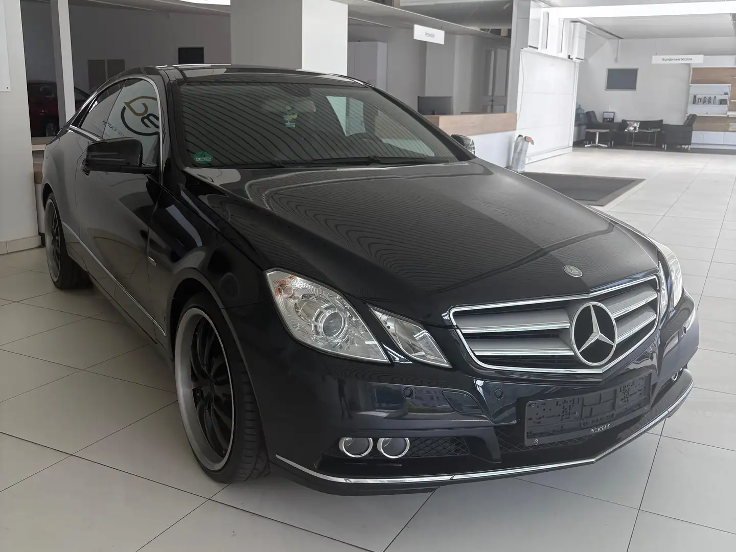 Mercedes-Benz E 350 E 350 CGI BlueEfficiency (207.357) Schwarz - 2