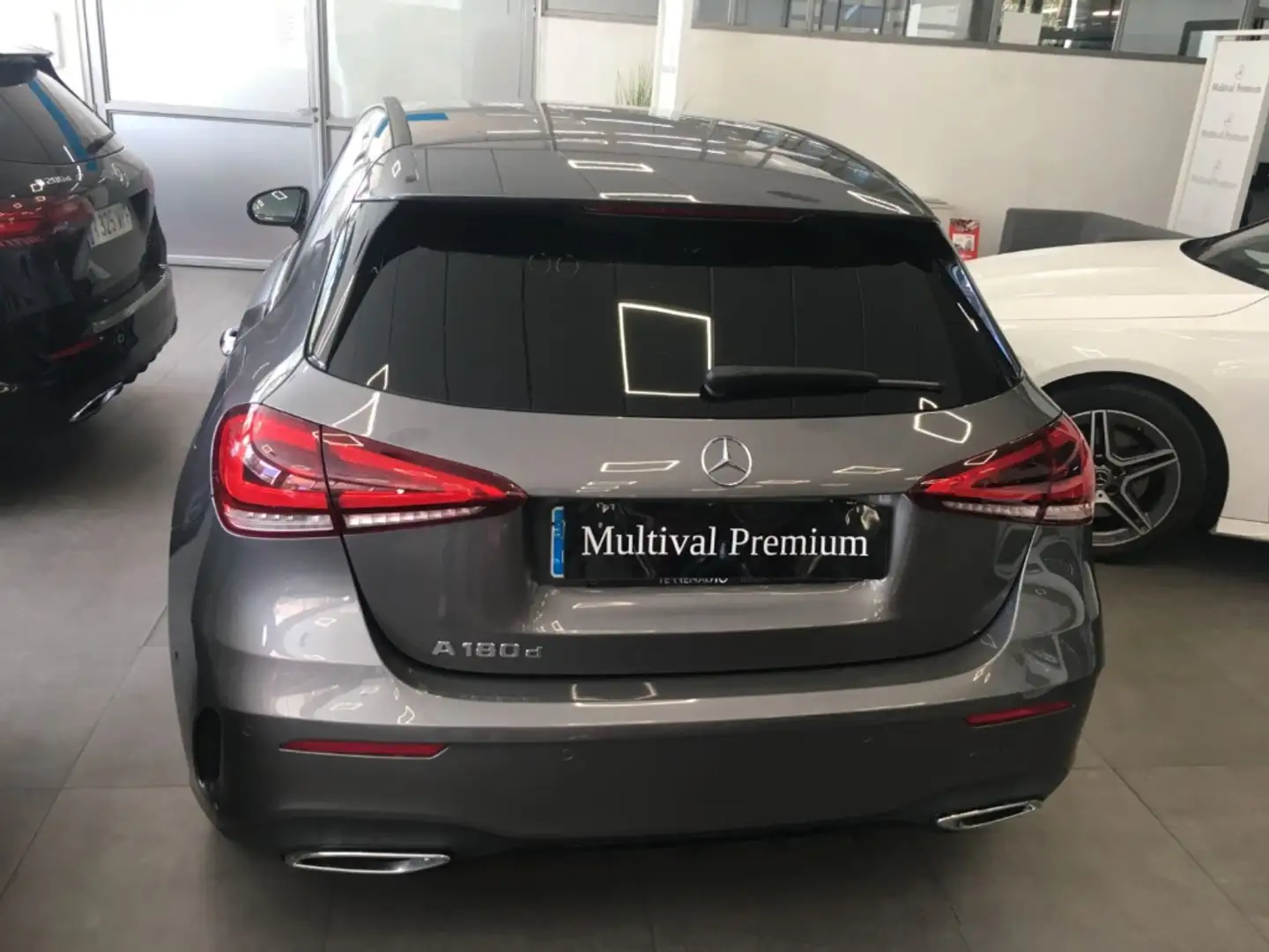 Mercedes-Benz A 180 180d 8G-DCT Gris - 2