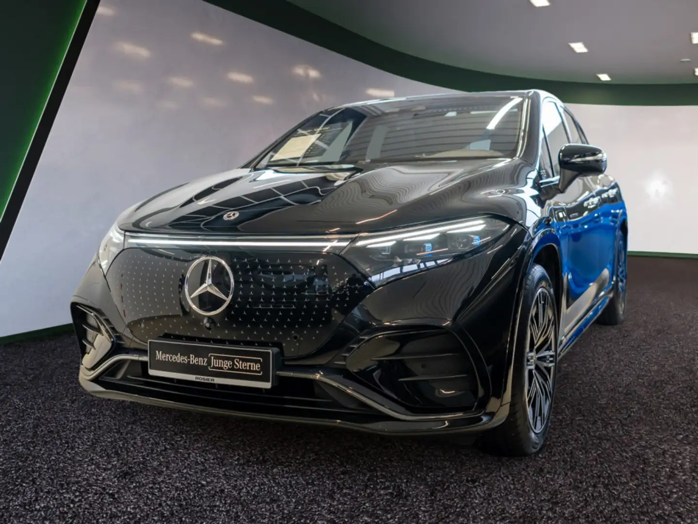 Mercedes-Benz EQS 580 SUV 4M AMG Sport Premium+ Distr. LED Schwarz - 2