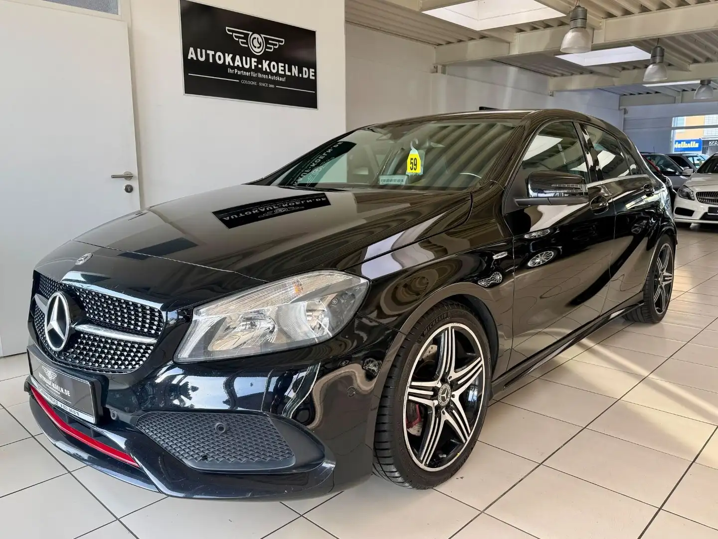 Mercedes-Benz A 250 4Matic AMG Sport Paket/Automatik/Navi/Alus Schwarz - 2