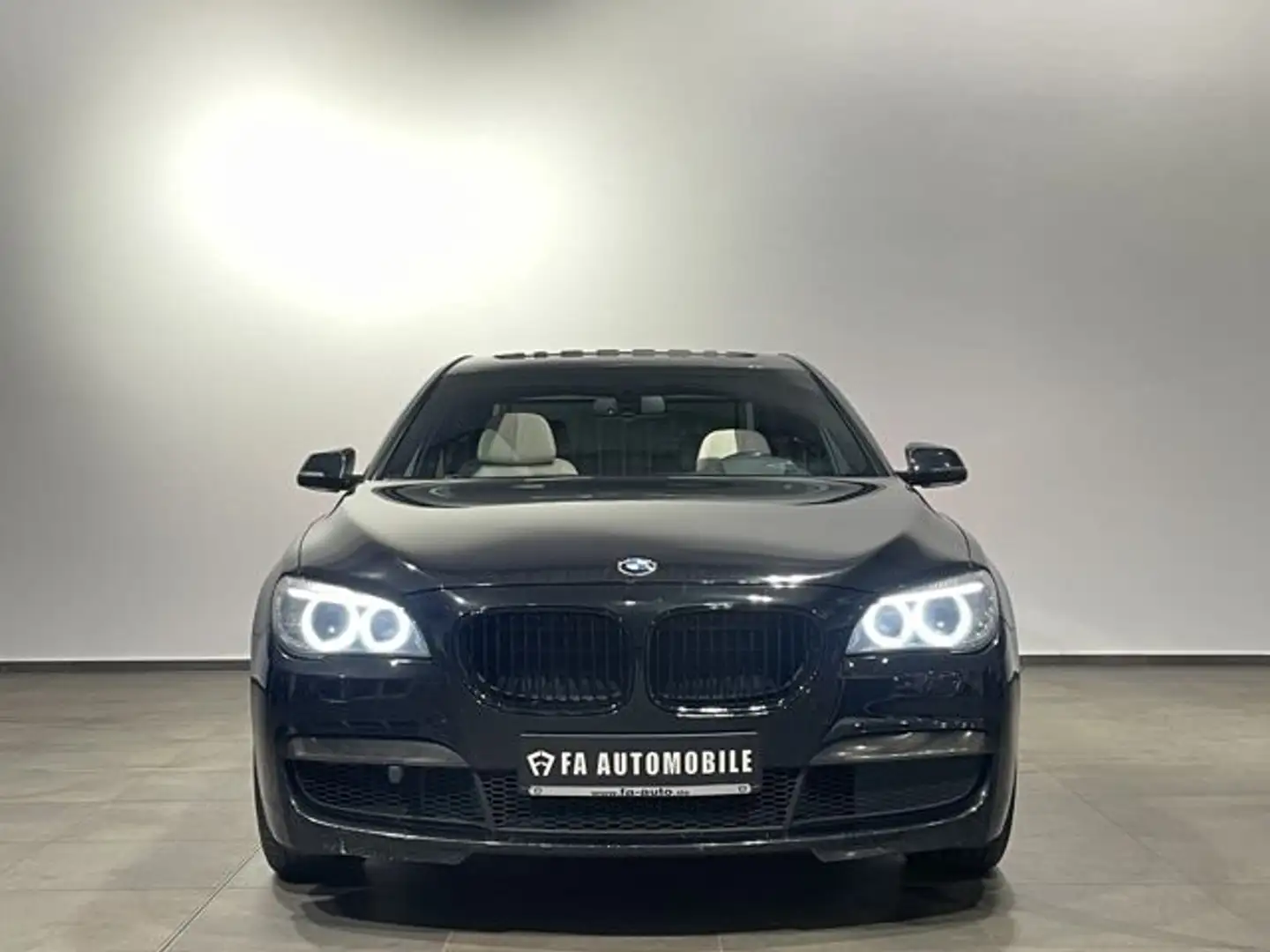 BMW 740 740d xDrive M Sportpaket Softcl. EGSD HuD Kamera Czarny - 2
