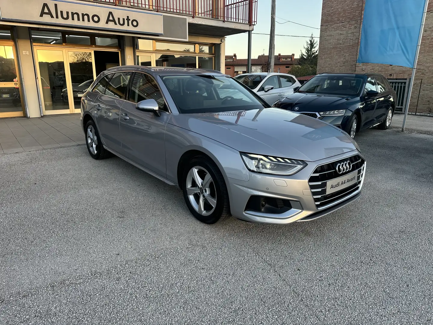 Audi A4 A4 Avant 40g-tron Business Advanced 170cv s-tronic Argent - 2