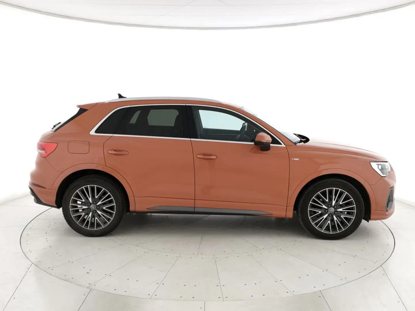 Audi Q3 35 2.0 tdi s-tronic S-Line ext Orange - 2