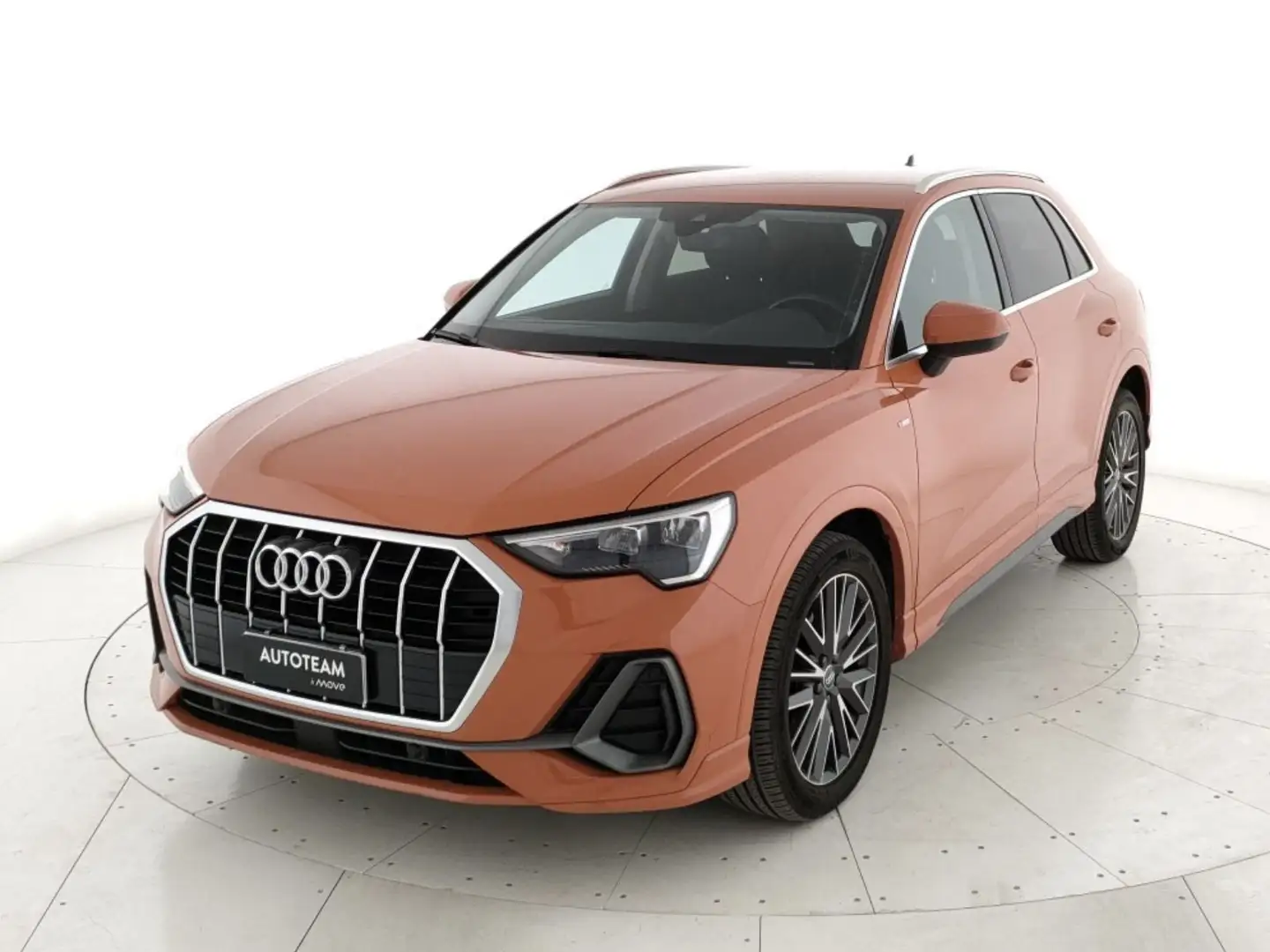 Audi Q3 35 2.0 tdi s-tronic S-Line ext Orange - 1