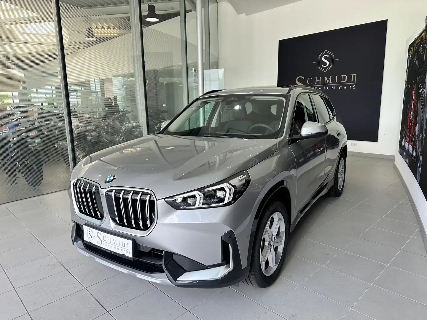 BMW X1 20i sDrive xLine Argintiu - 2