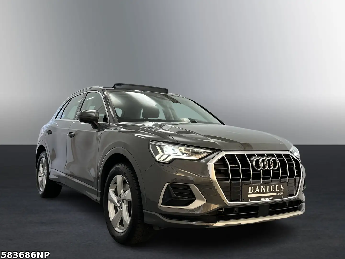 Audi Q3 quattro TFSI  *Panorama DSP DAB+ AHK Kamera Grau - 2