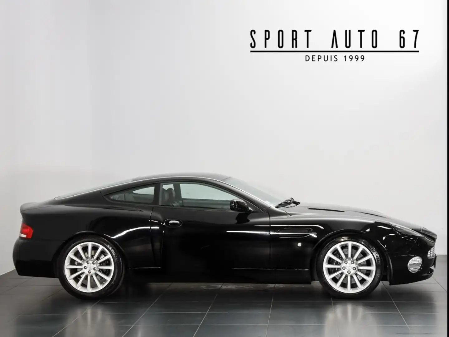 Aston Martin Vanquish V12 6.0 L ATMO - 2