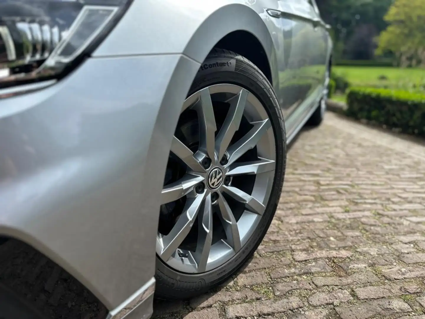 Volkswagen Passat 1.5 TSI | Business R-Line | LED | Camera | Leder | Gris - 2