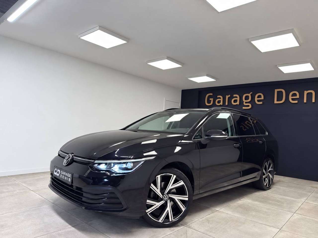 Volkswagen Golf — photo 1