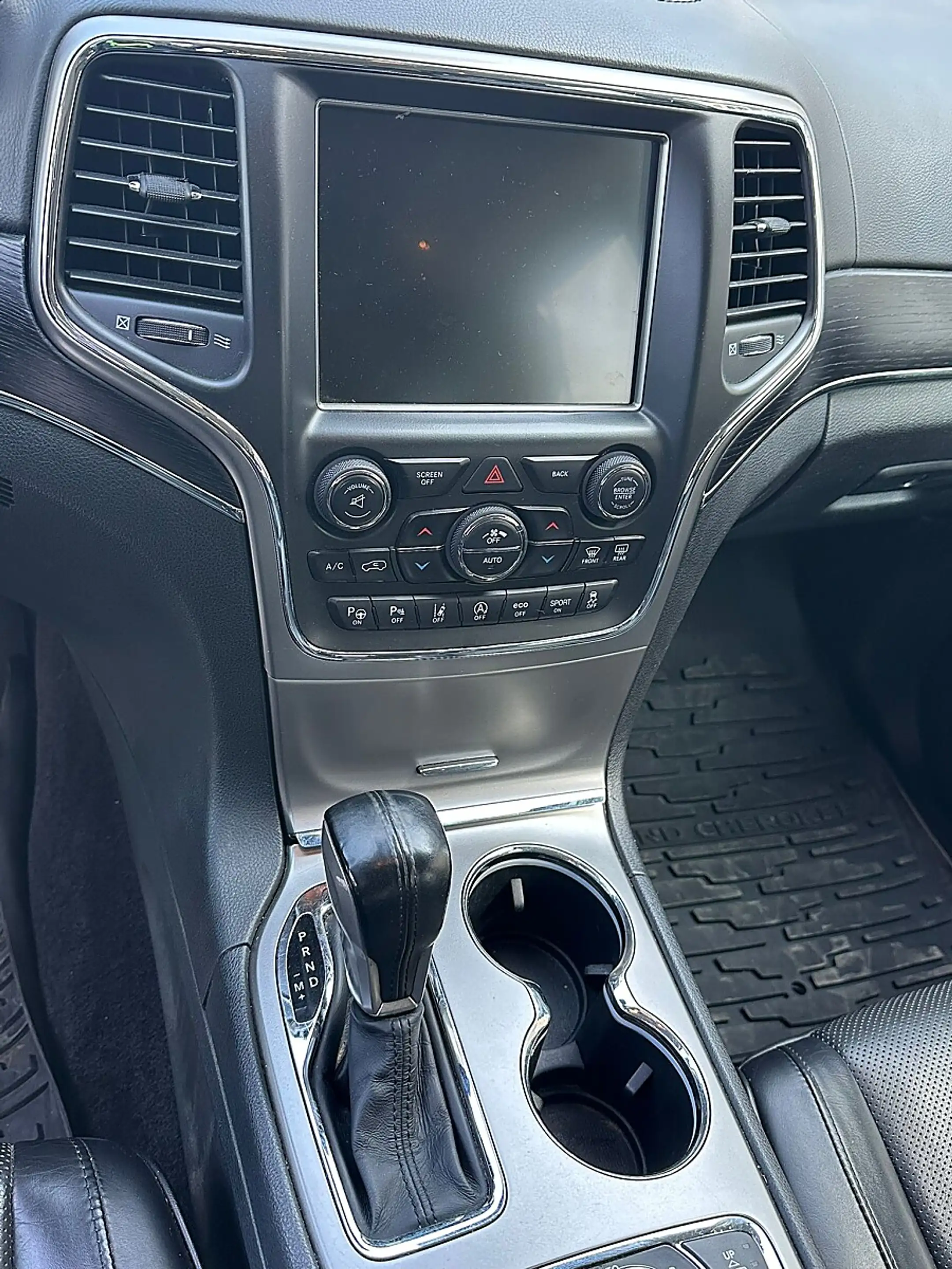 Jeep Grand Cherokee 3,0 V6 CRD Summit — photo 14