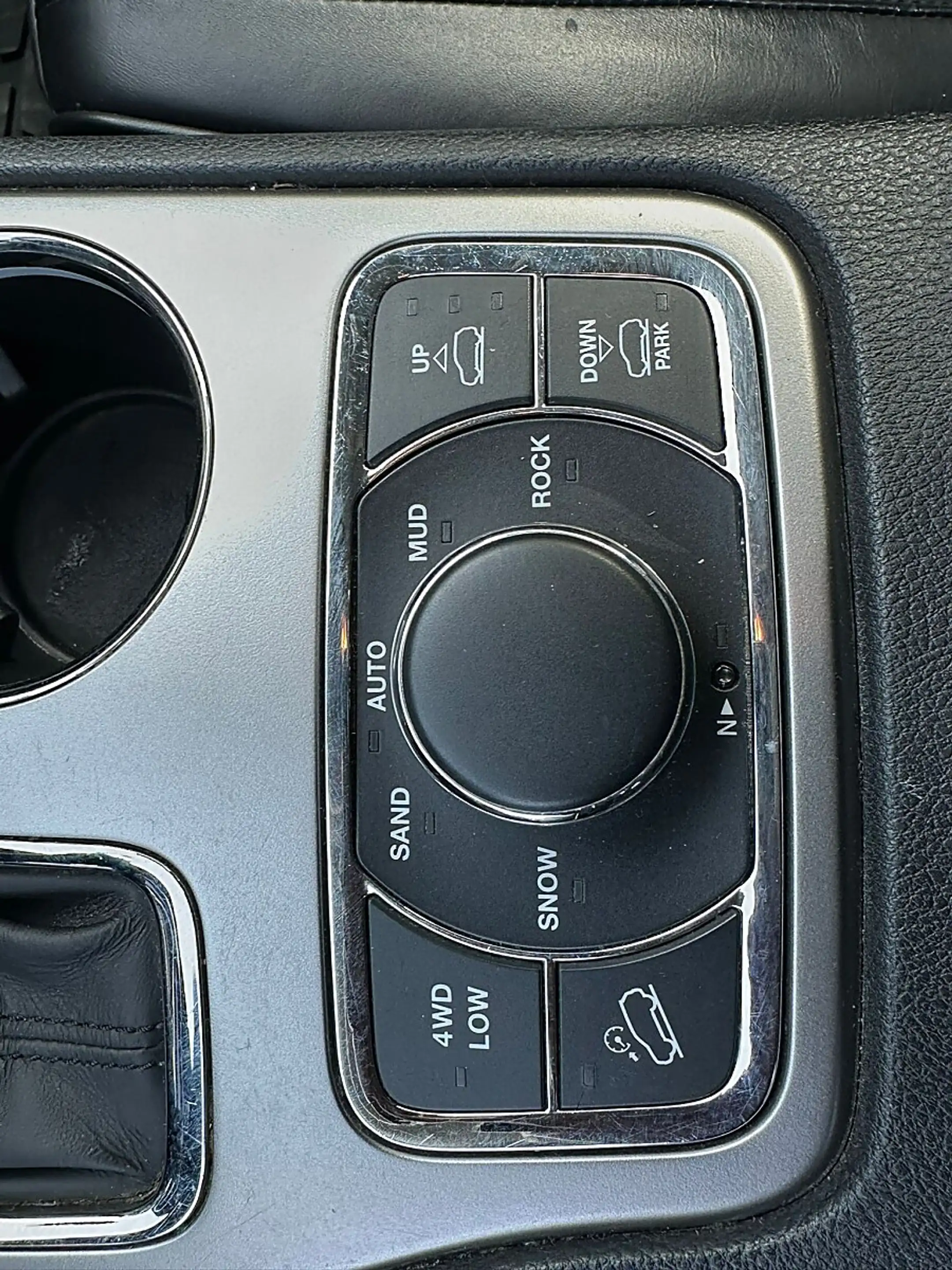 Jeep Grand Cherokee 3,0 V6 CRD Summit — photo 15
