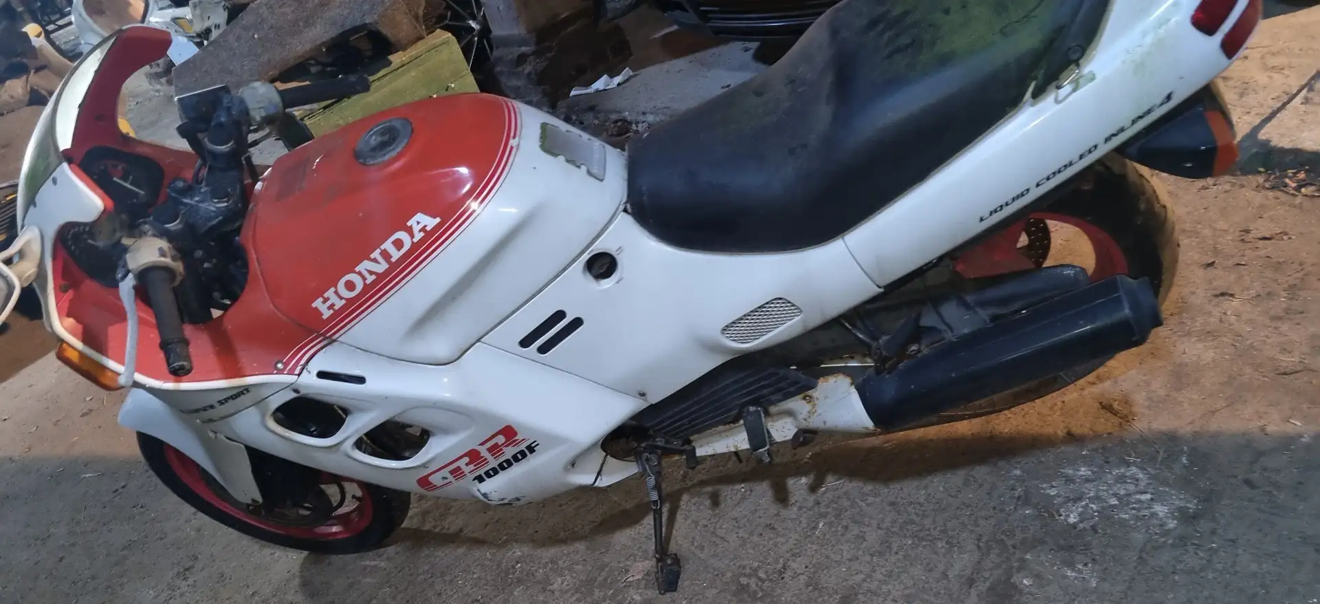 Honda CBR 1000 Bílá - 2