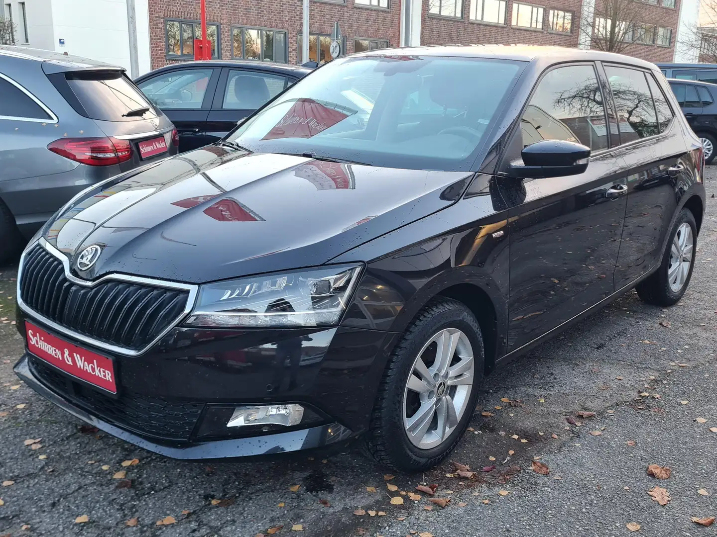 Skoda Fabia Ambition Navi LED Tempomat Sitzheizung Panorama Schwarz - 1