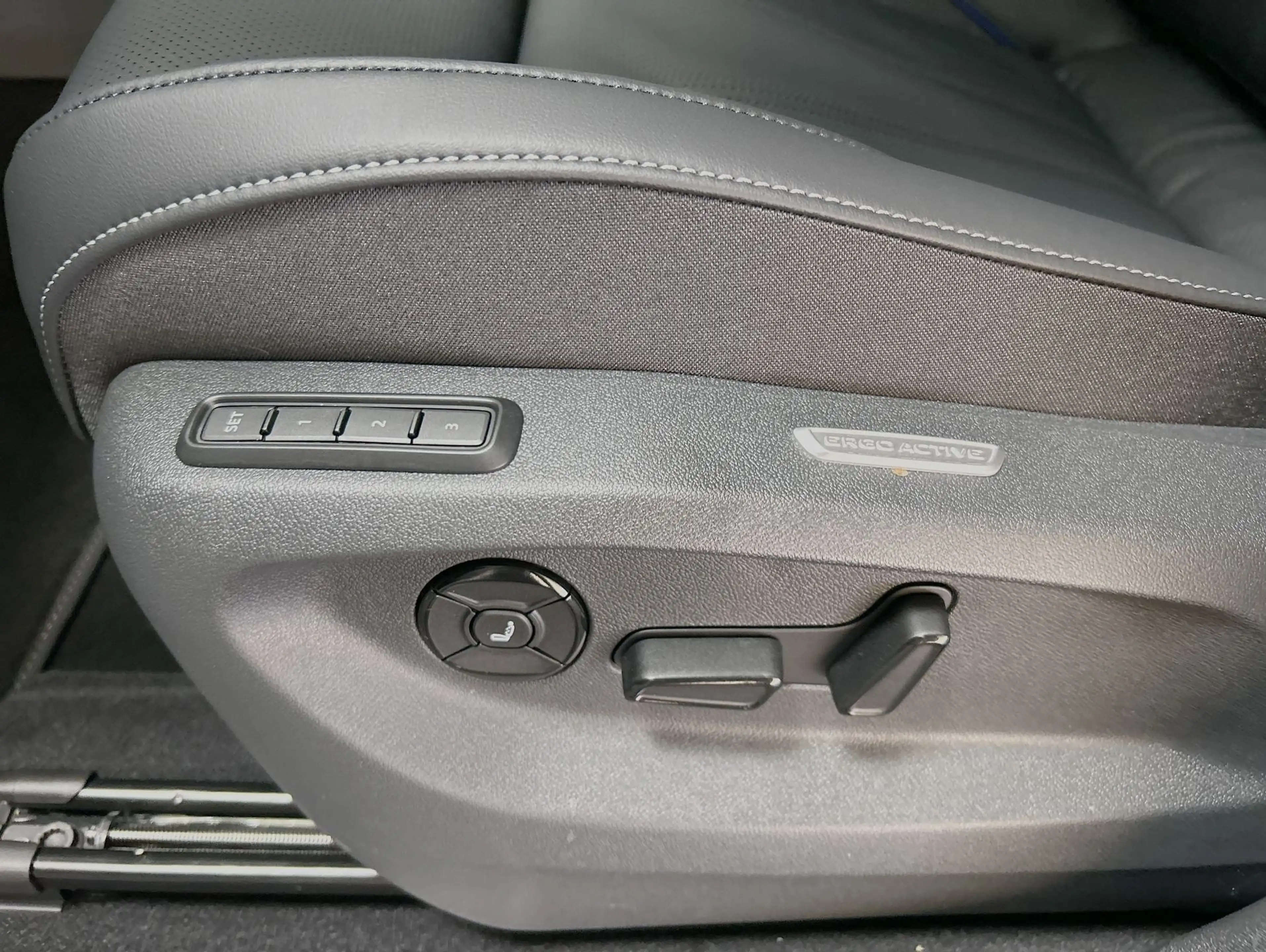 Volkswagen Tayron 1.5 eHybrid R-Line CarPlay Pano Black — photo 12
