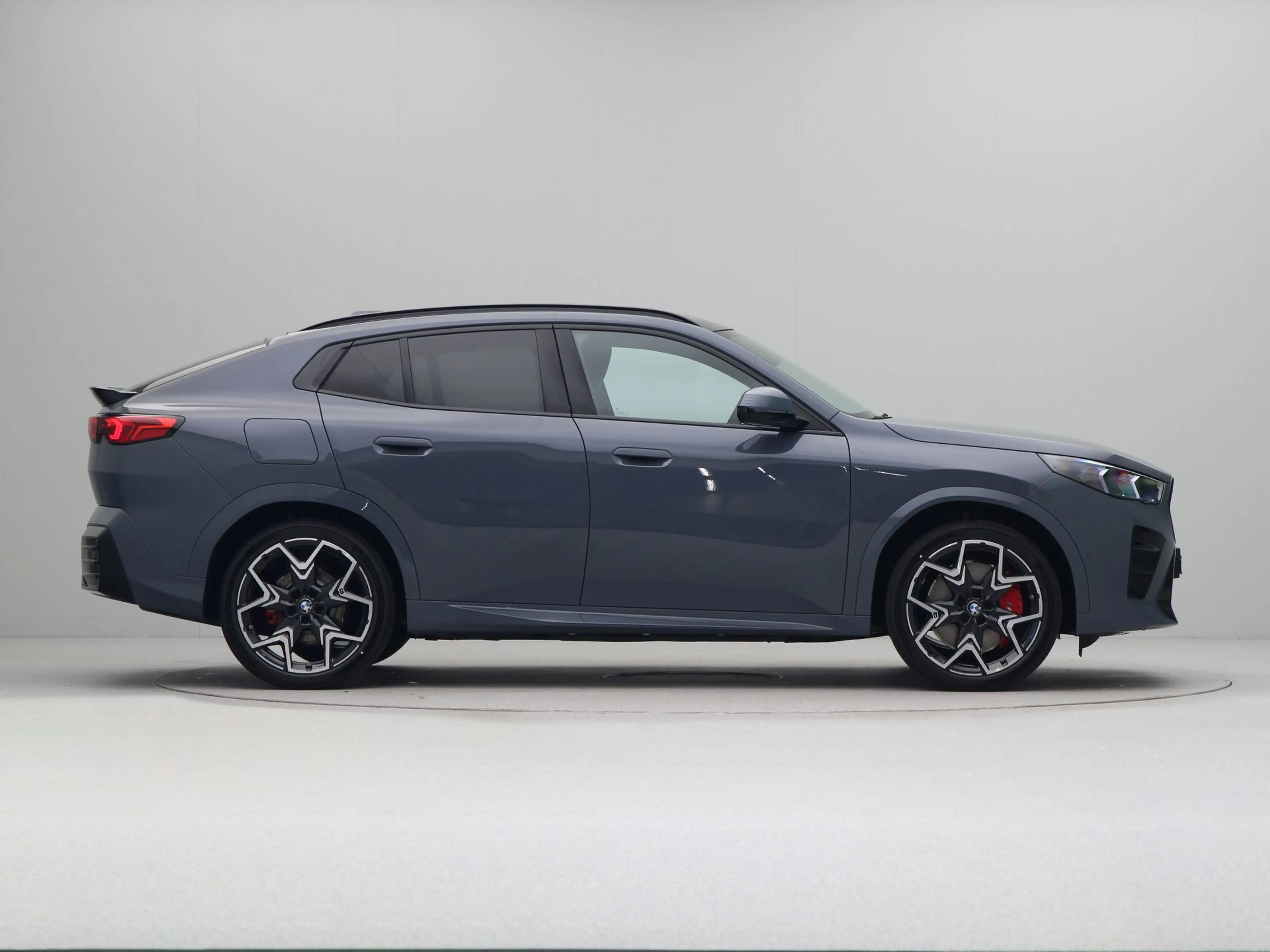 BMW iX2 eDrive20 67 kWh — photo 7