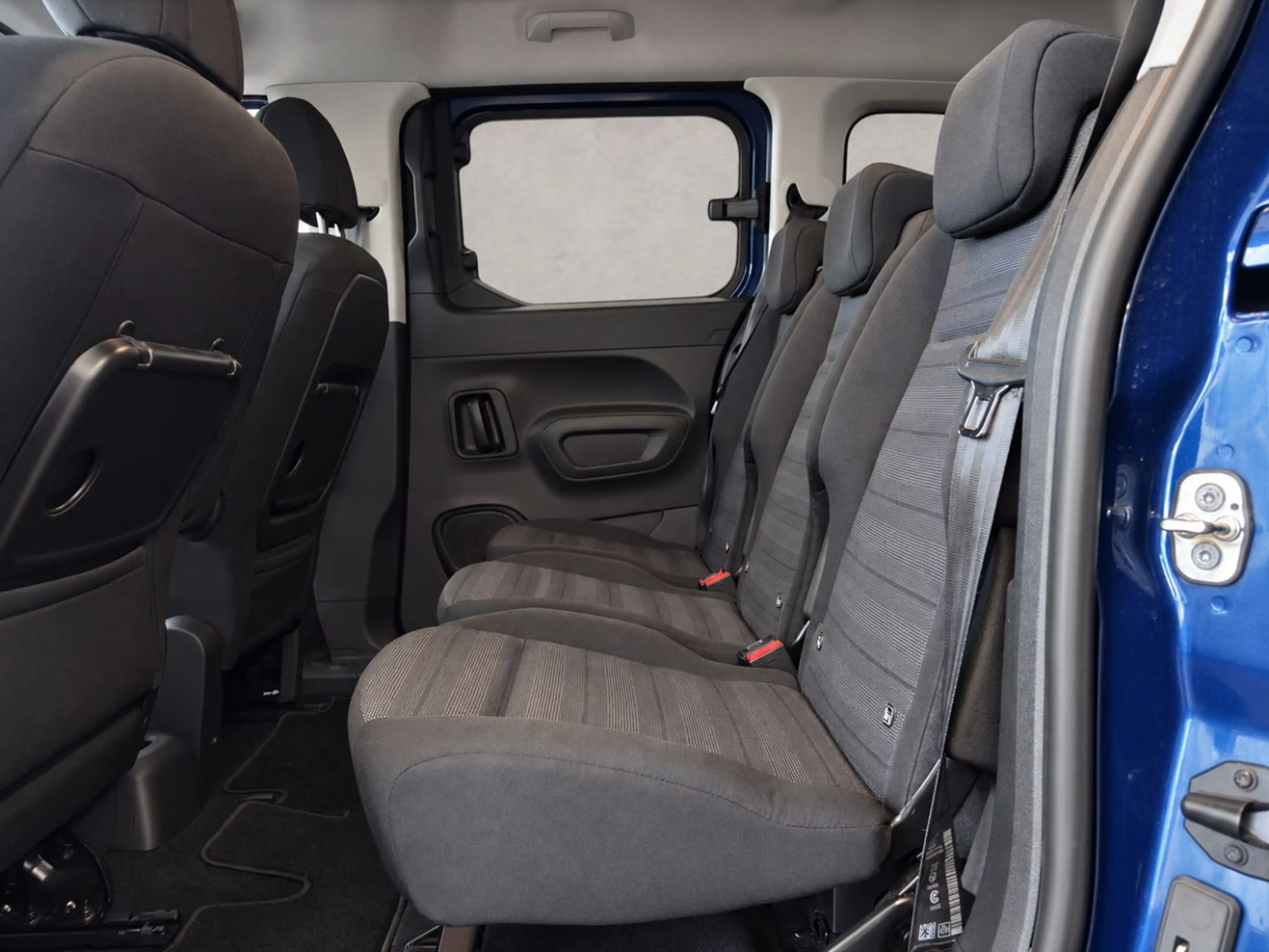 Opel Combo Life E 1.5 D Edition *HU/AU neu* — photo 14