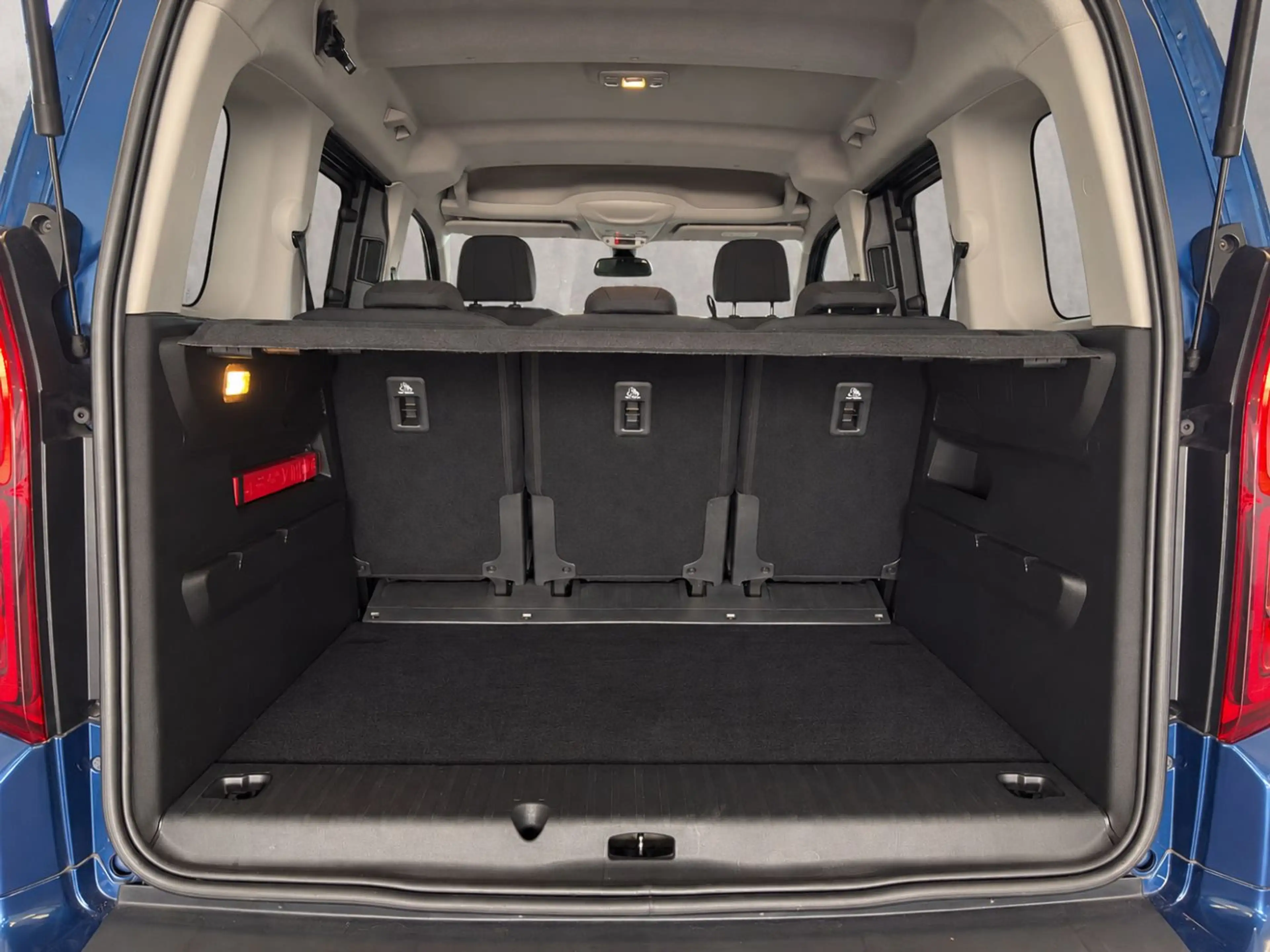 Opel Combo Life E 1.5 D Edition *HU/AU neu* — photo 11