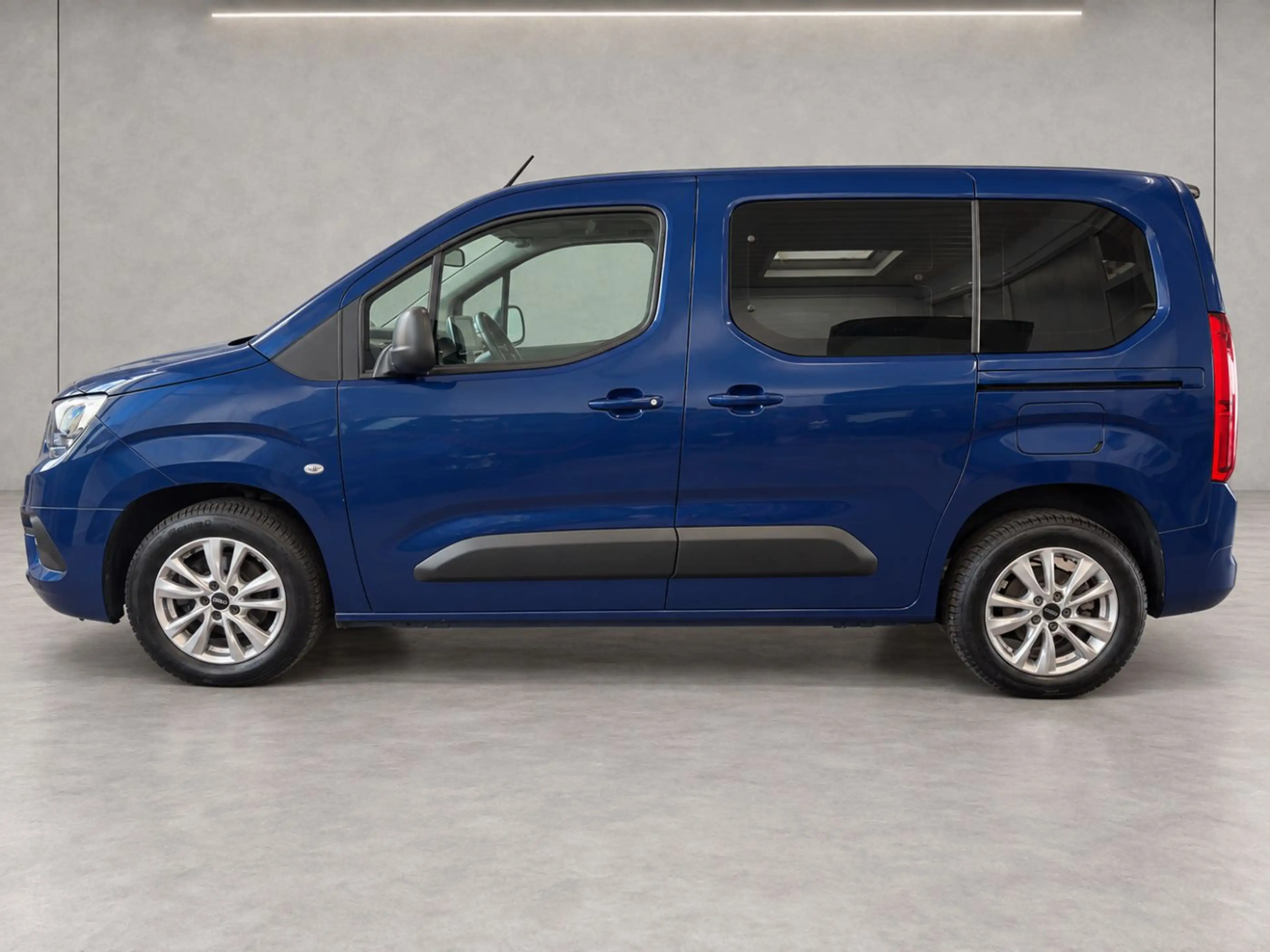 Opel Combo Life E 1.5 D Edition *HU/AU neu* — photo 4