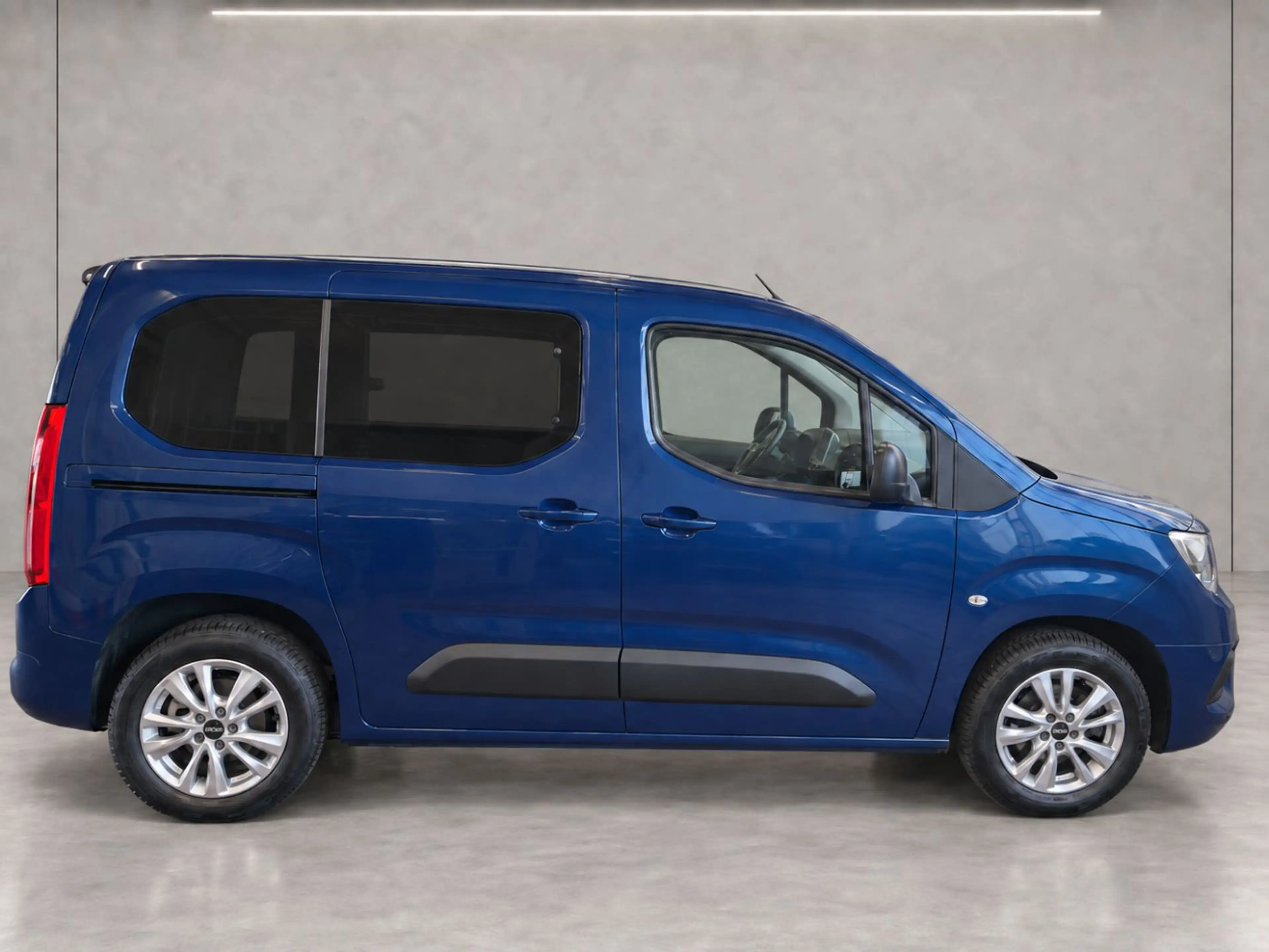 Opel Combo Life E 1.5 D Edition *HU/AU neu* — photo 9