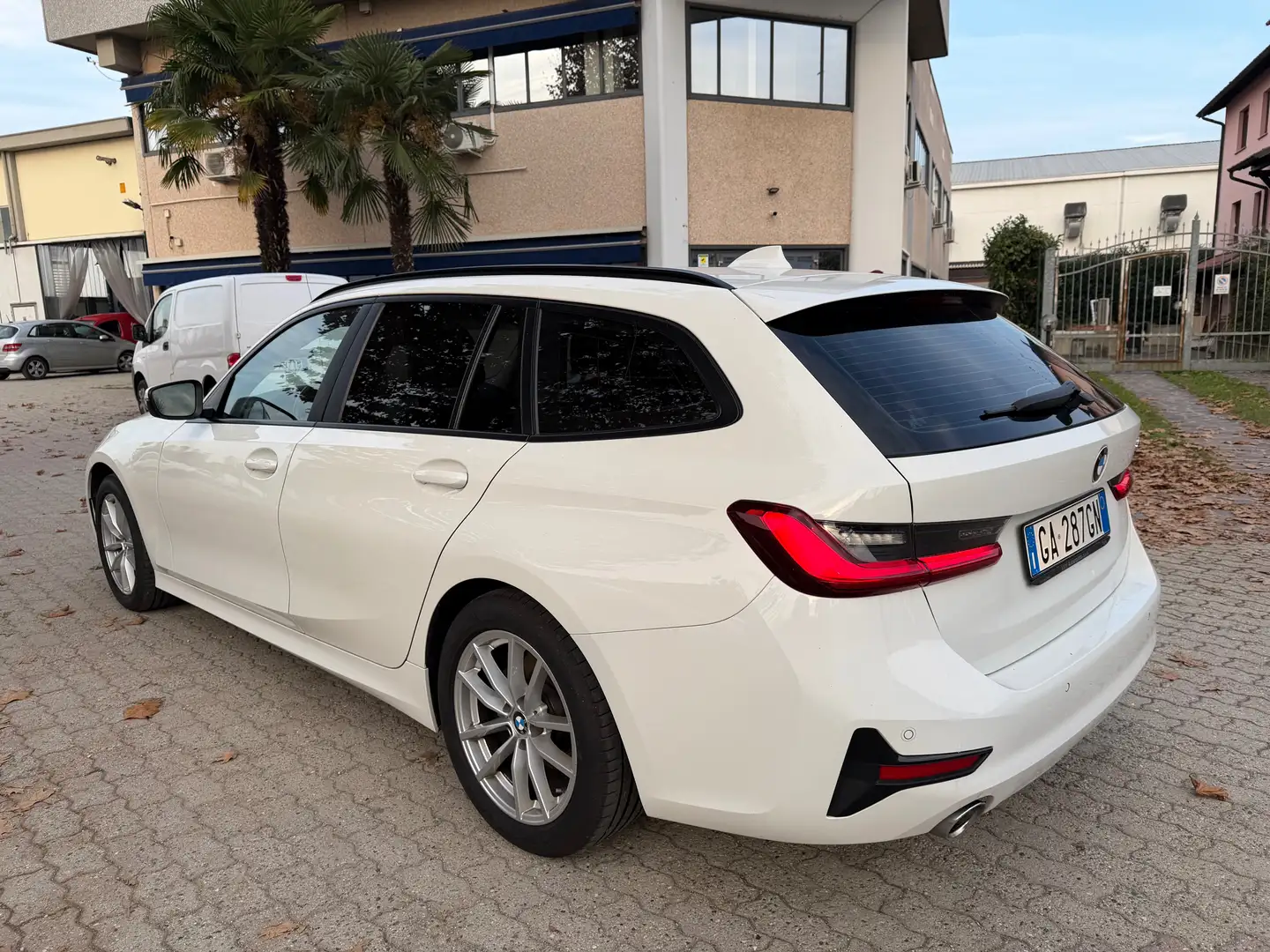 BMW 320 Serie 3 G21 2019 Touring 320d Touring Sport auto Bianco - 2