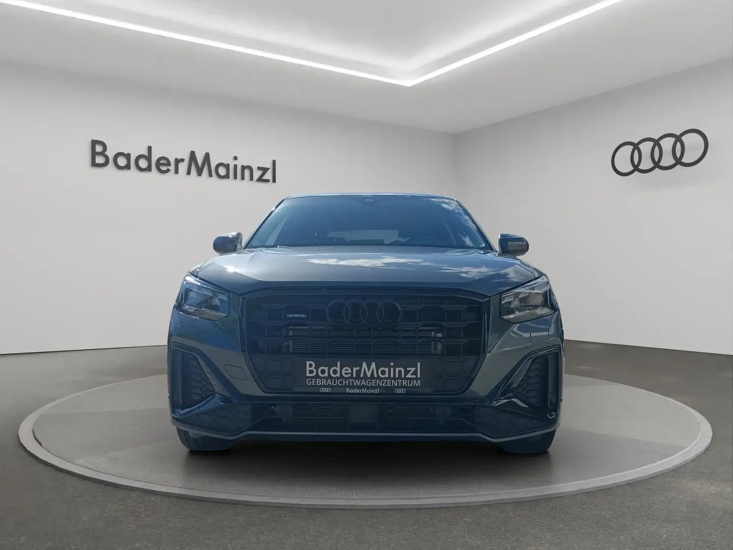 Audi Q2 2.0TDI quattro S Line AHK Matrix MMI Virtual Grau - 2