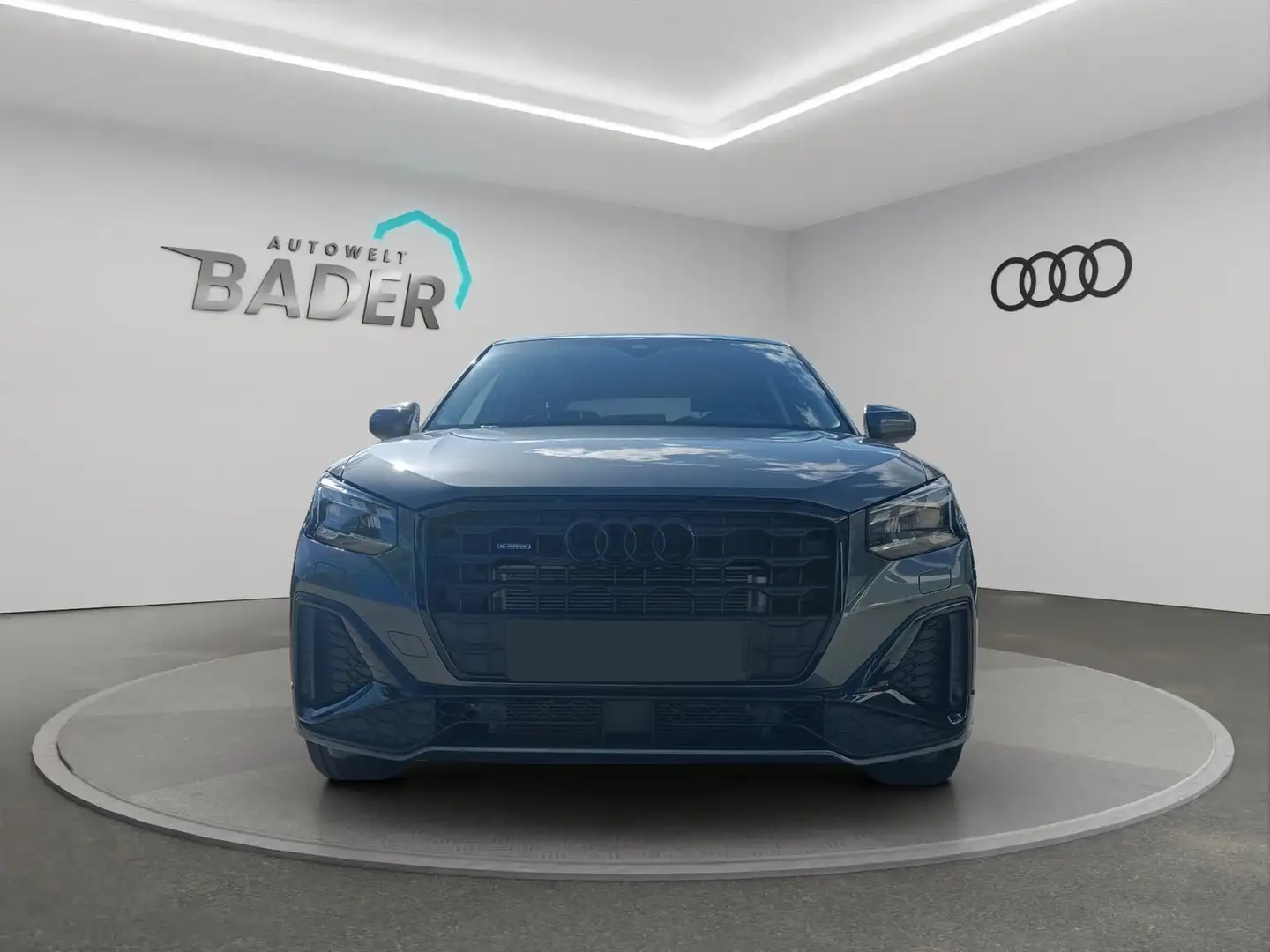Audi Q2 2.0TDI quattro S Line AHK Matrix MMI Virtual Grau - 2