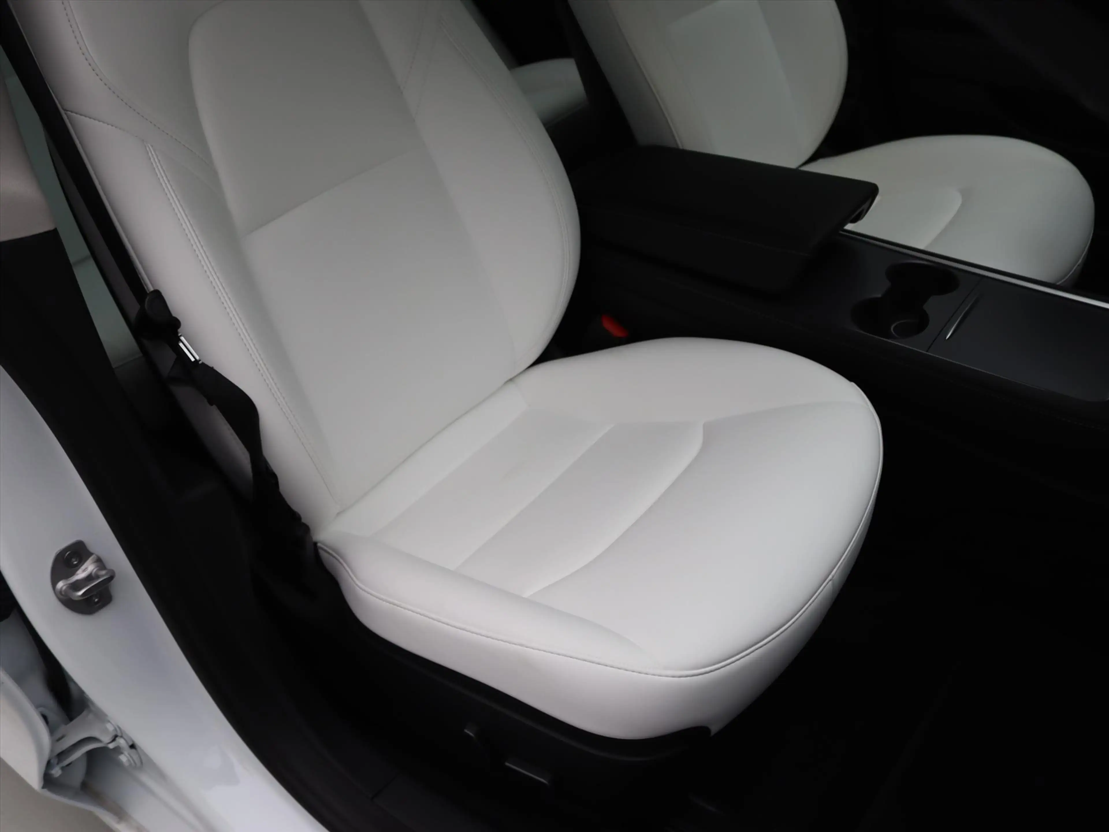 Tesla Model 3 Standard RWD Plus 96.3% SoH UPGRADE [ WIT LEDER+AM — photo 15