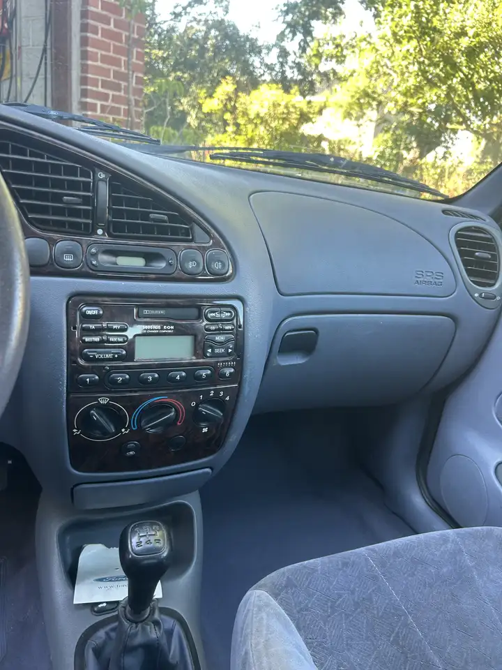 Ford Fiesta 1.8 Focus Ghia, foto 6