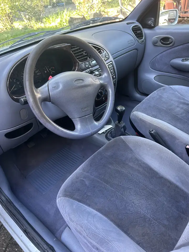 Ford Fiesta 1.8 Focus Ghia, foto 5