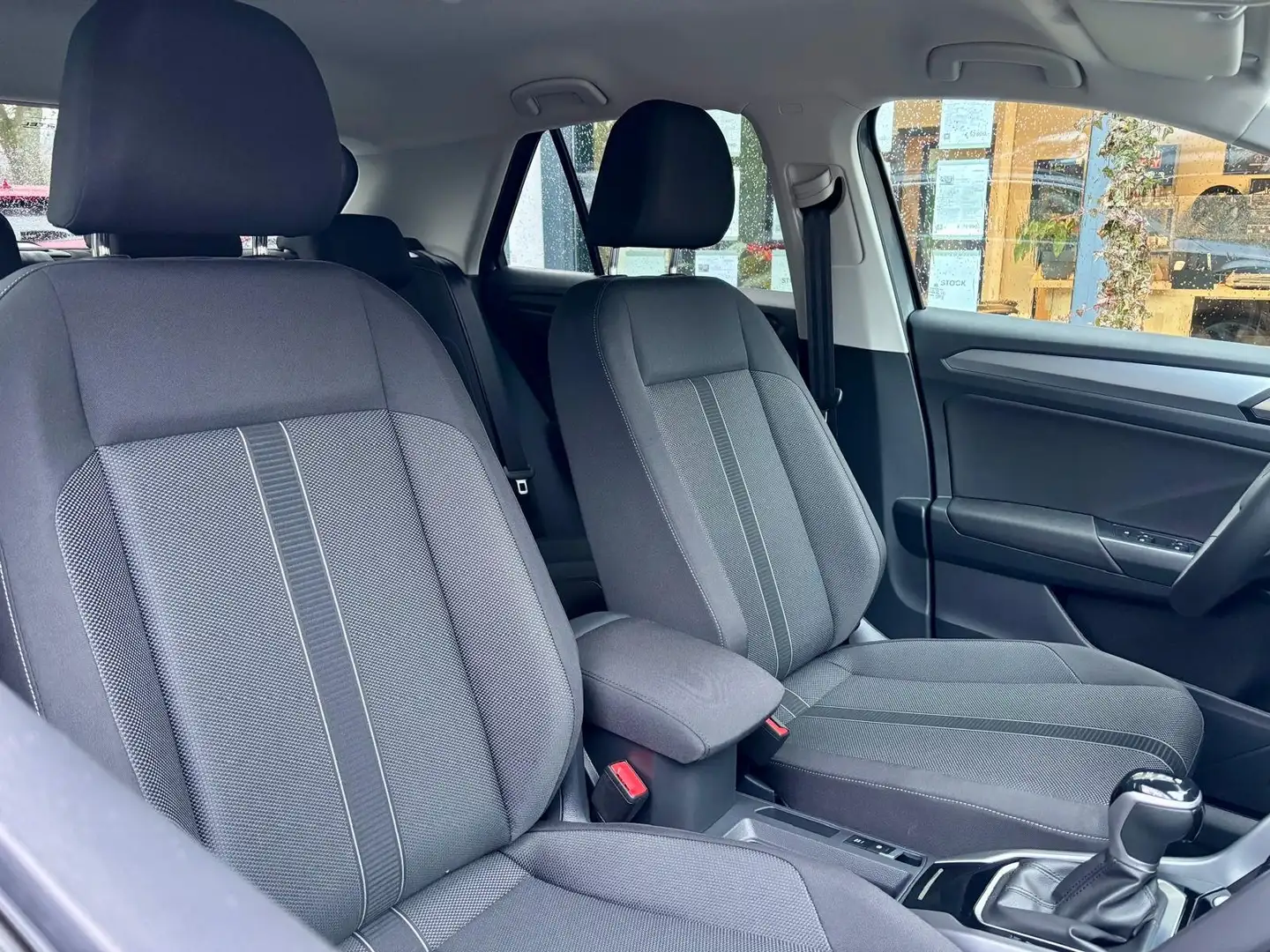 Volkswagen T-Roc 1.5 TSI 150 CV | AUTO | 30.890 € TVAC Gris - 2