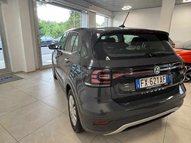Volkswagen T-Cross view 5
