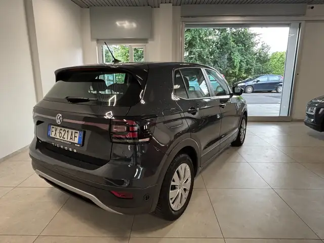 Volkswagen T-Cross view 6