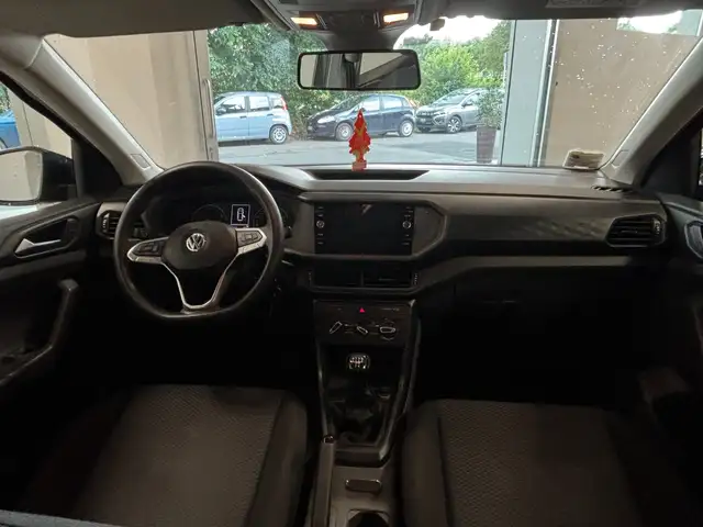 Volkswagen T-Cross view 9