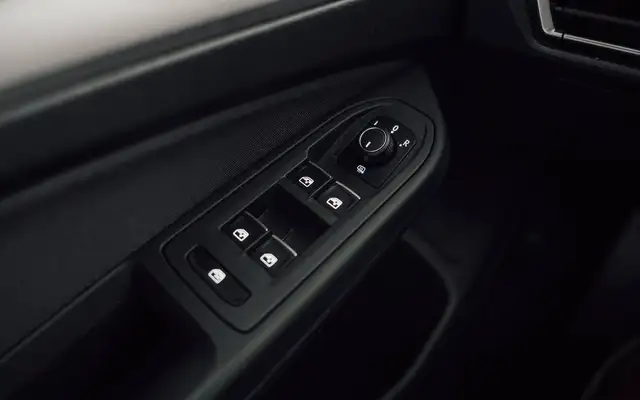 Volkswagen Golf view 12