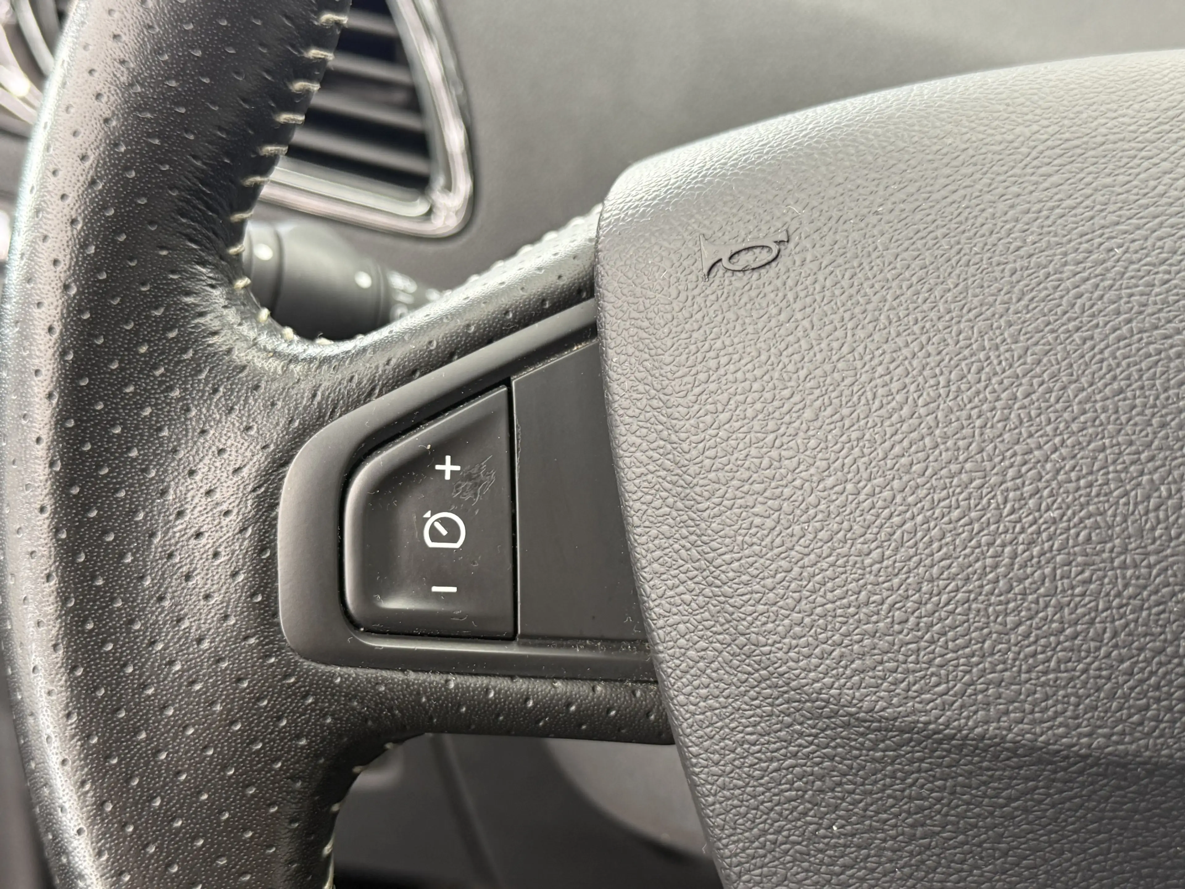 Renault Scenic 1.5 dCi BOSE Edition, Autom., Leder, Navi — photo 13