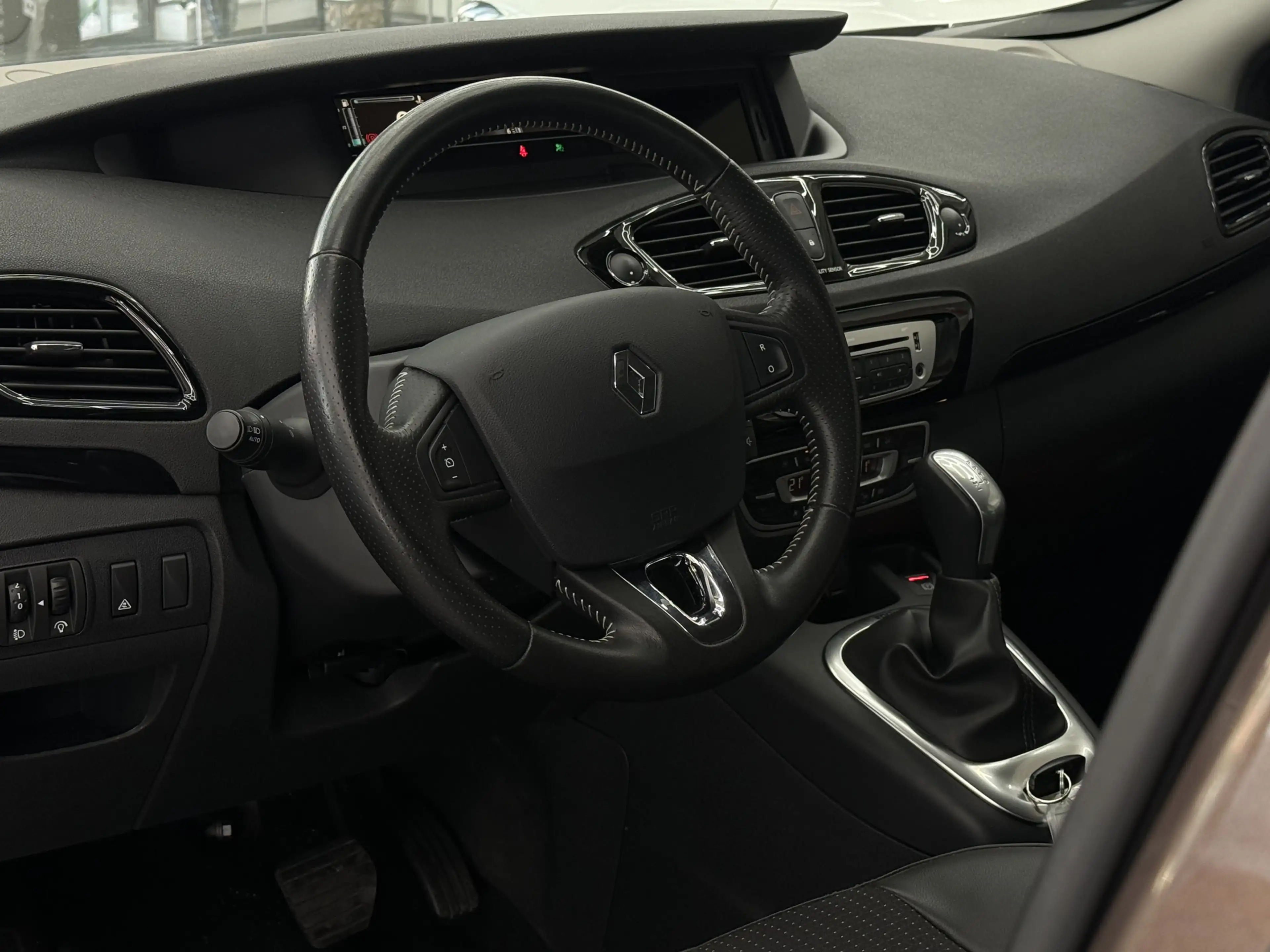 Renault Scenic 1.5 dCi BOSE Edition, Autom., Leder, Navi — photo 4