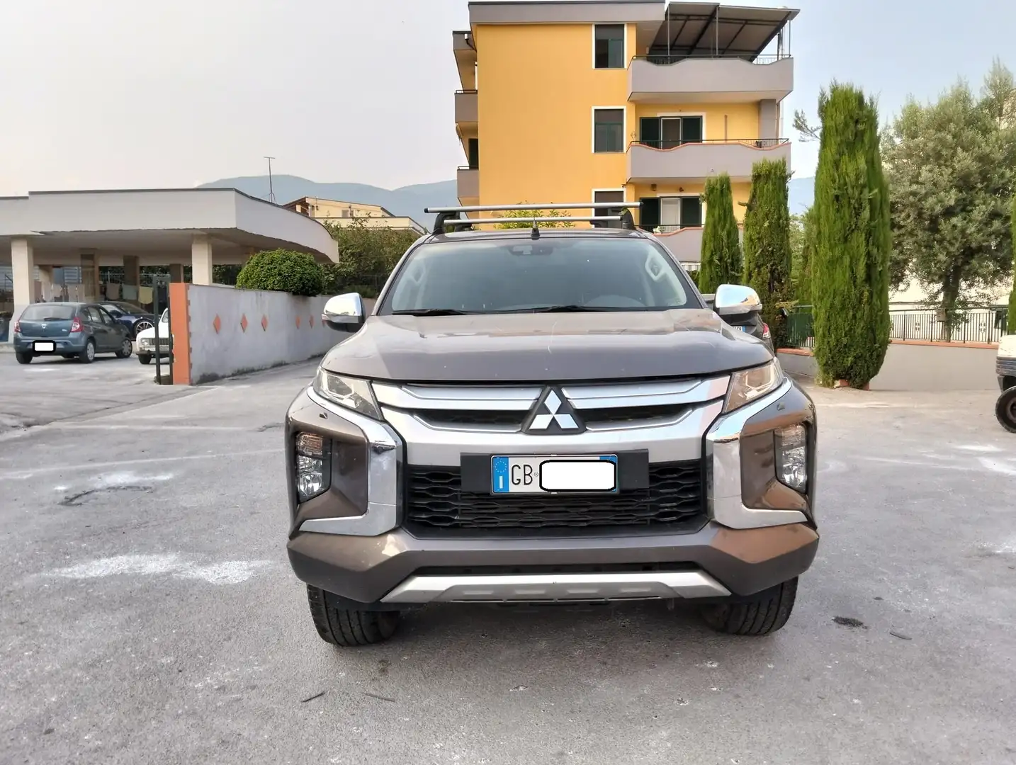 Mitsubishi L200 L200 d.cab 2.3d Intense 4wd 150cv auto SINISTRATA - 2