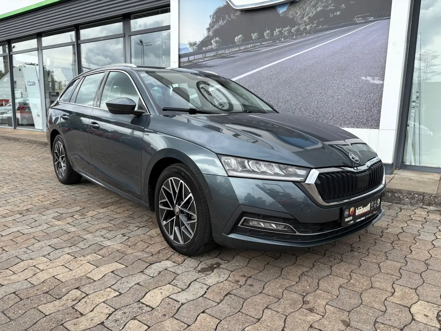 Skoda Octavia Combi First Edition Navi AHK LED HUD uvm Grau - 2