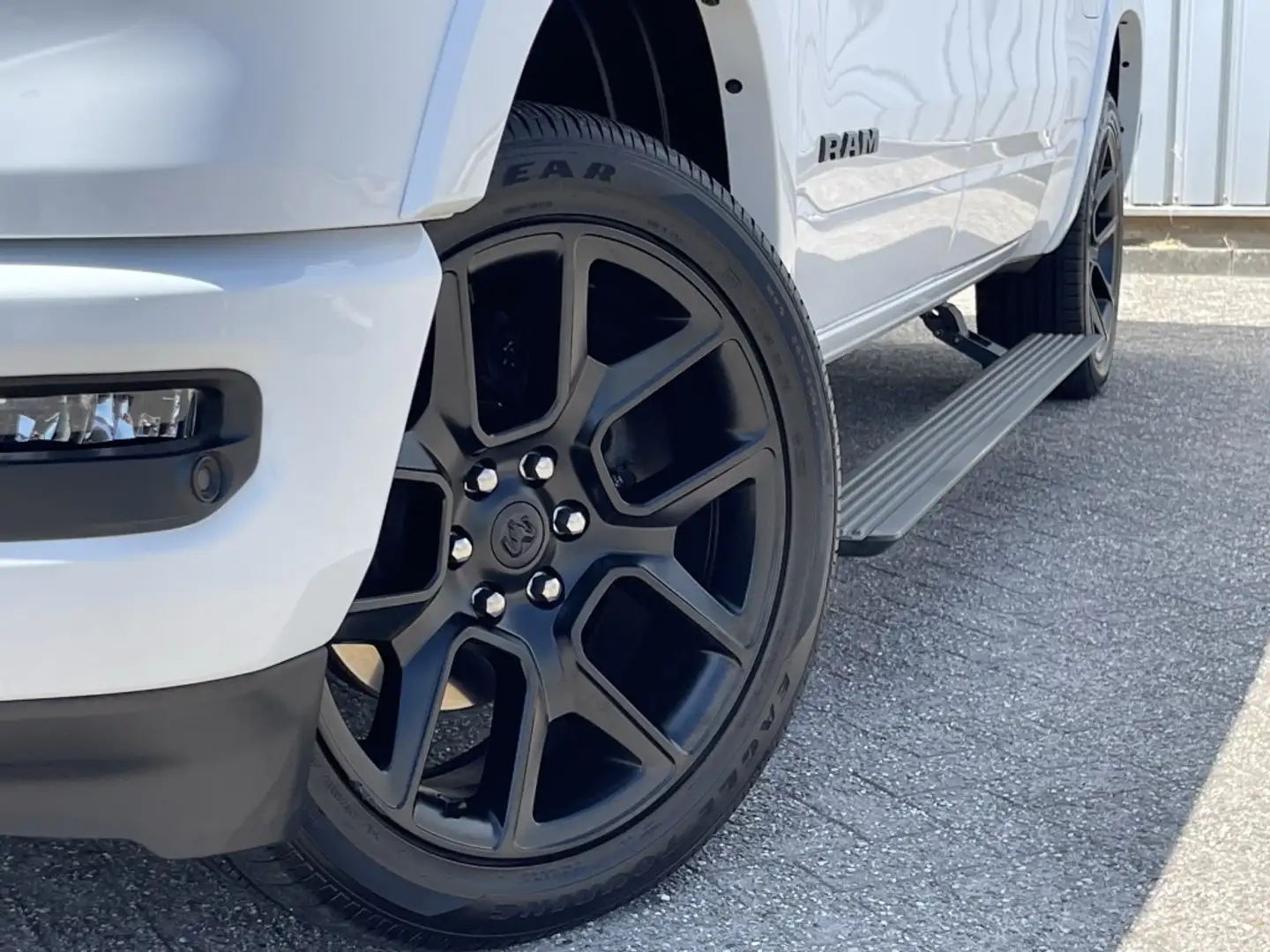 Dodge RAM 1500 pick up 4x4 Crew Cab Laramie Night Sport LPG Wit - 2