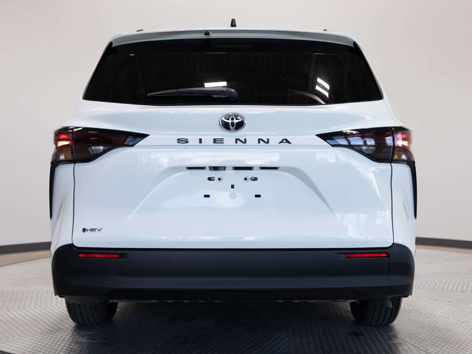 2026 Toyota Sienna 8 Passenger — photo 1