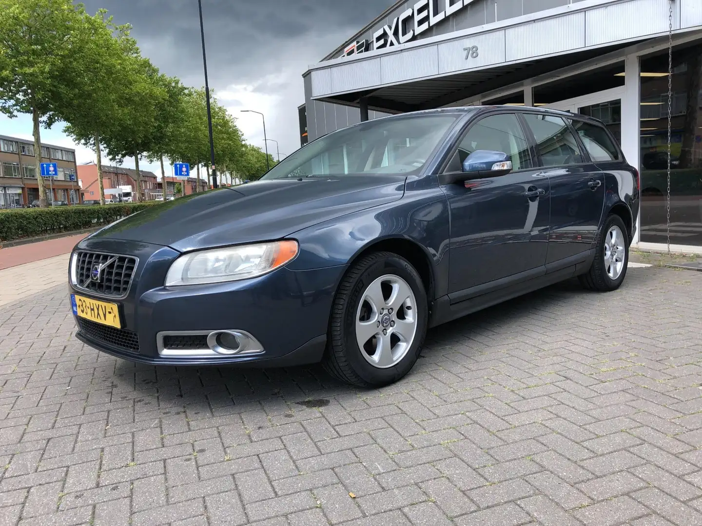 Volvo V70 2.0D Kinetic Albastru - 2