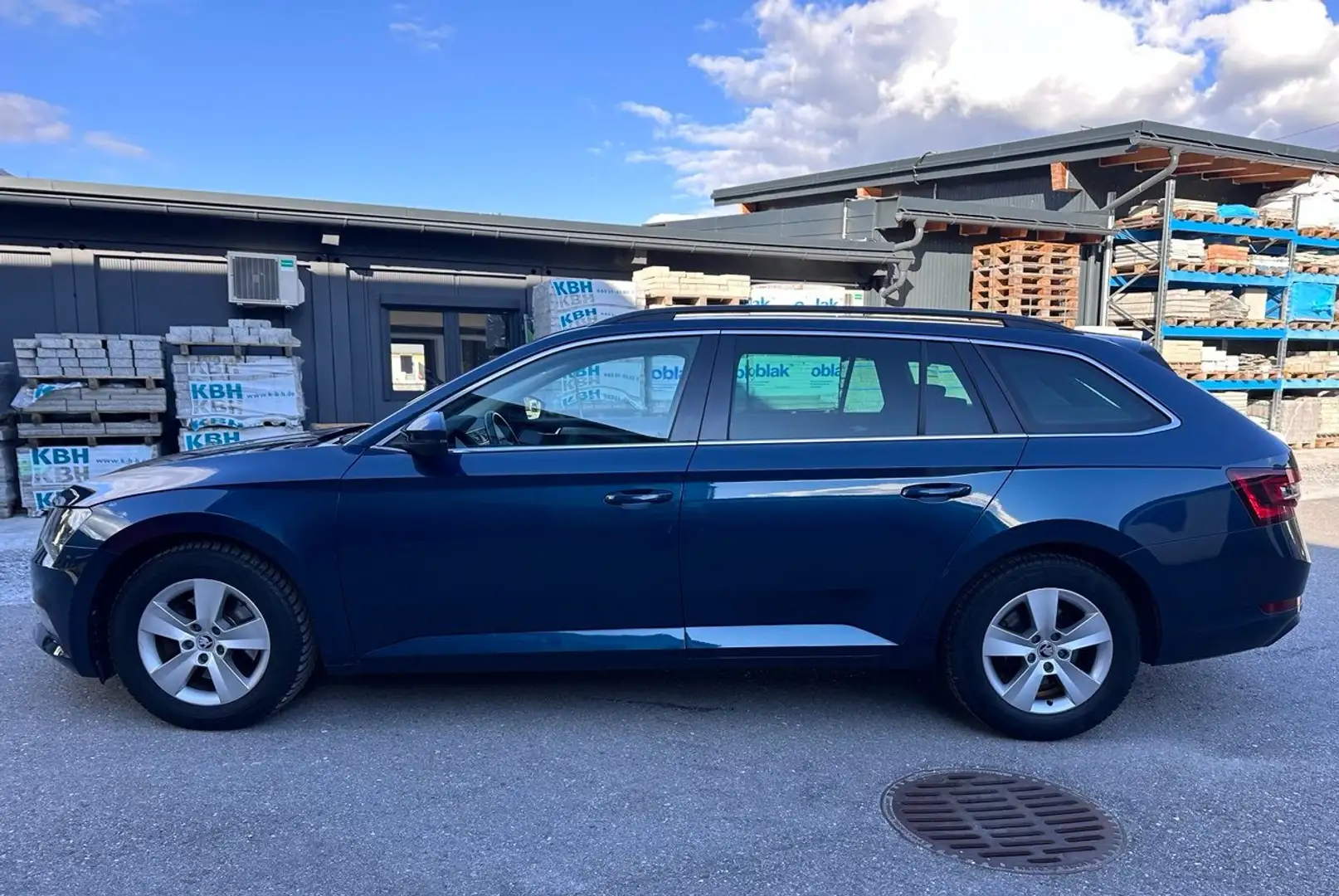Skoda Superb Superb 1,6 TDI Style neues Pickerl Top Zustand Blau - 2