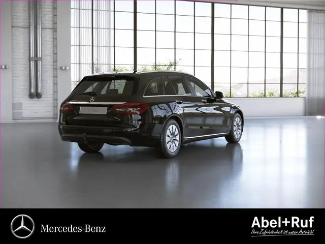 Mercedes-Benz 220 view 4