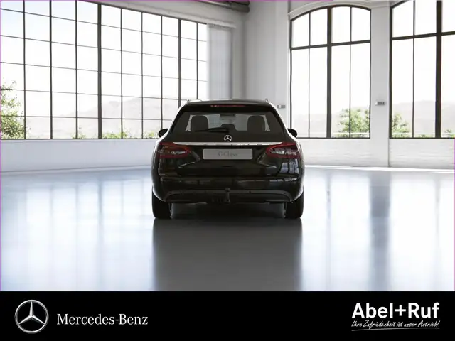 Mercedes-Benz 220 view 5