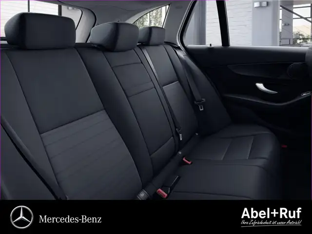 Mercedes-Benz 220 view 9