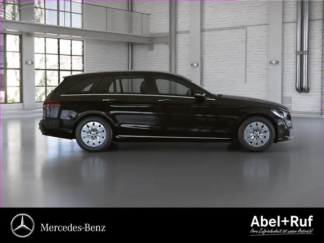 Mercedes-Benz 220 view 6
