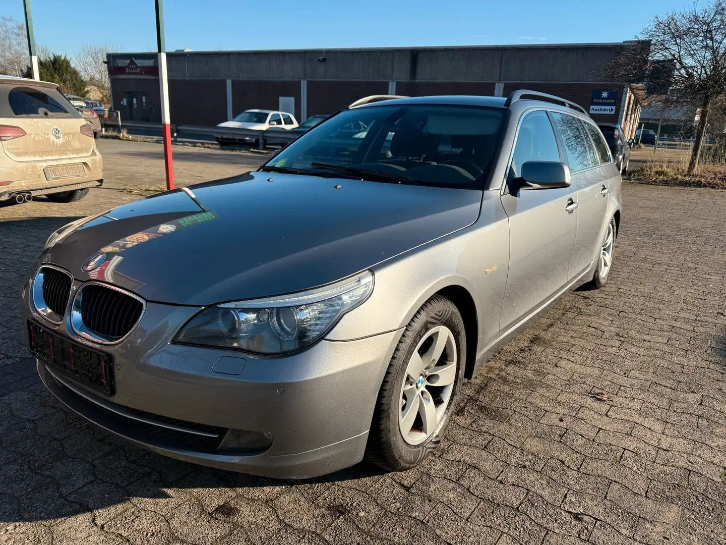 BMW 520 i Touring+Xenon+Sitzheizung+AHK+ Gri - 1