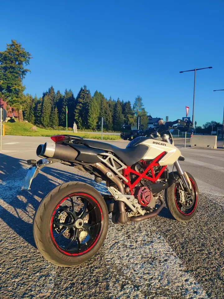 Ducati Hypermotard 1100