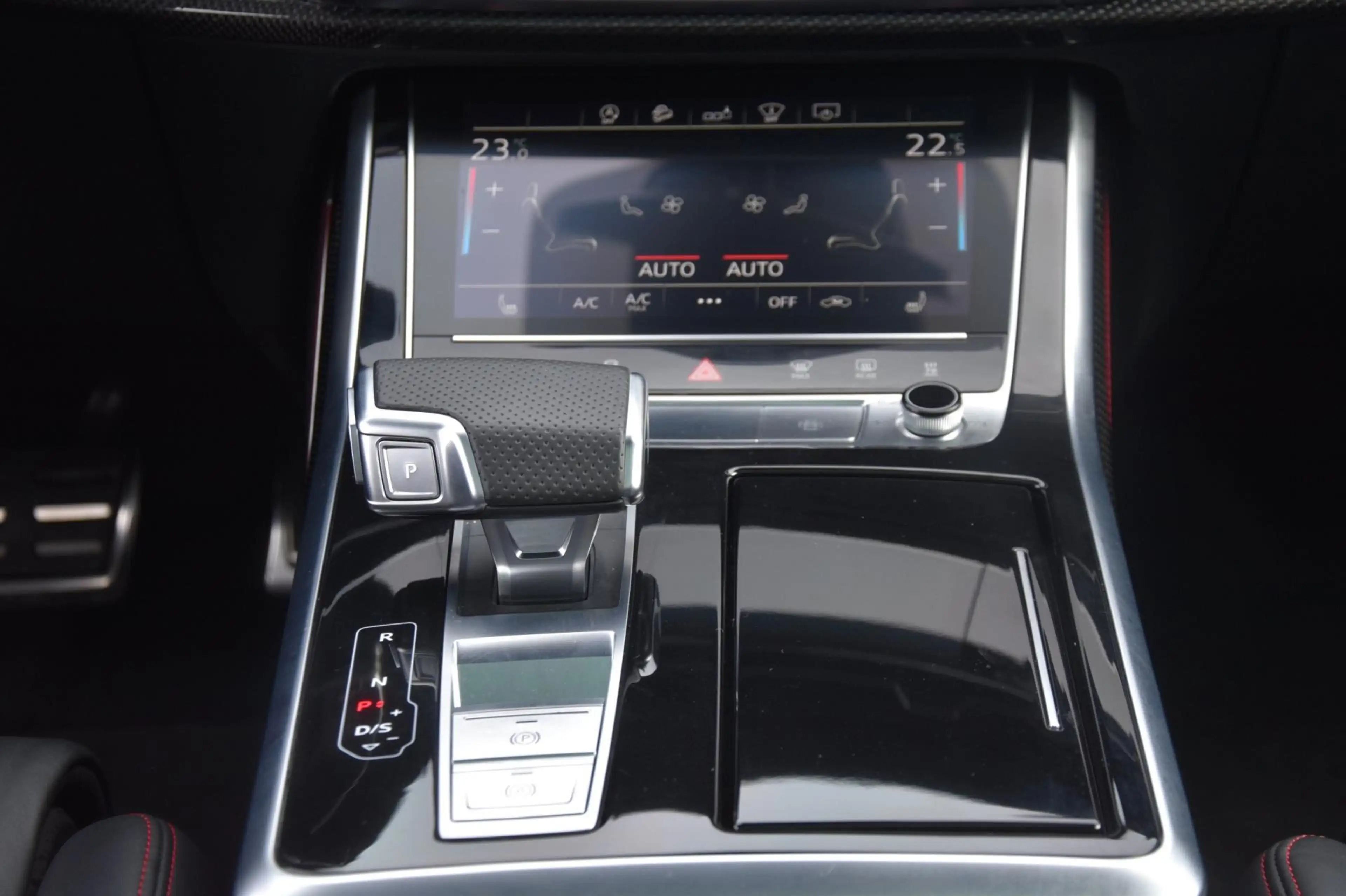 Audi SQ7 4.0 TDI quattro Exclusive Performance 4W-Sturing H — photo 13